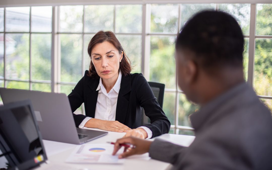 avocat conseillant un salarié sur un licenciement