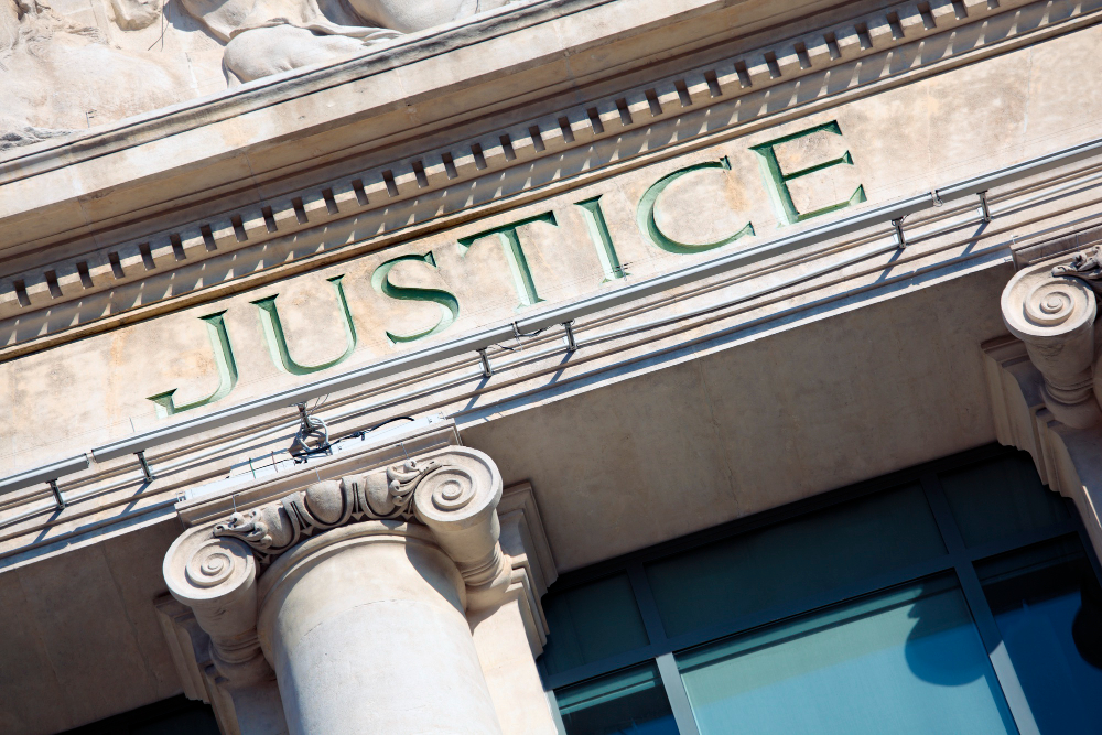 laurine-descamps-avocat-droit-du-travail-justice